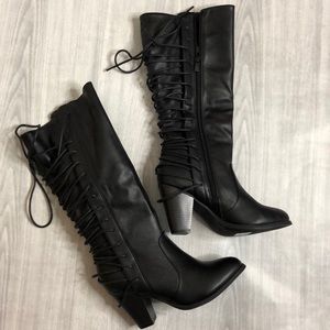 Black riding heeled boots
